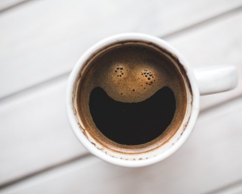 tasse de café souriante